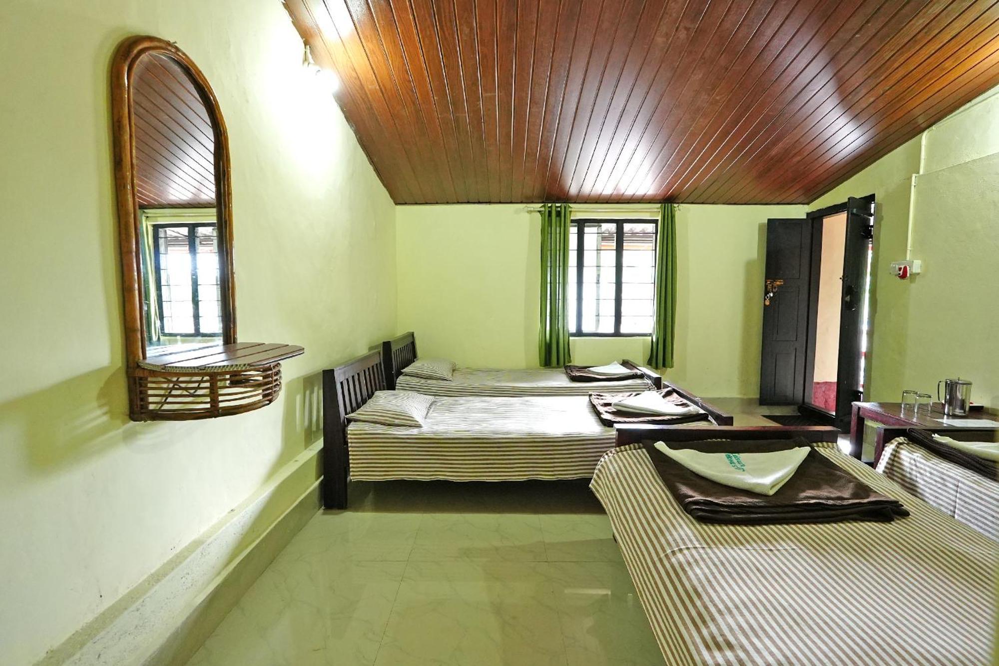 Leisure Homestay - Pool, Boating, Zipline, Home Food, Estate Chikmagalur Exterior photo